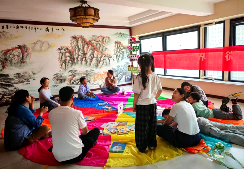 家庭驿站的读书活动。郑州市图书馆供图