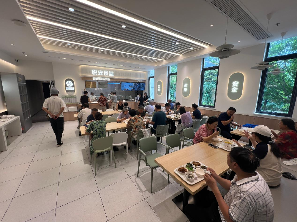 “悦”安食堂。月安社区供图